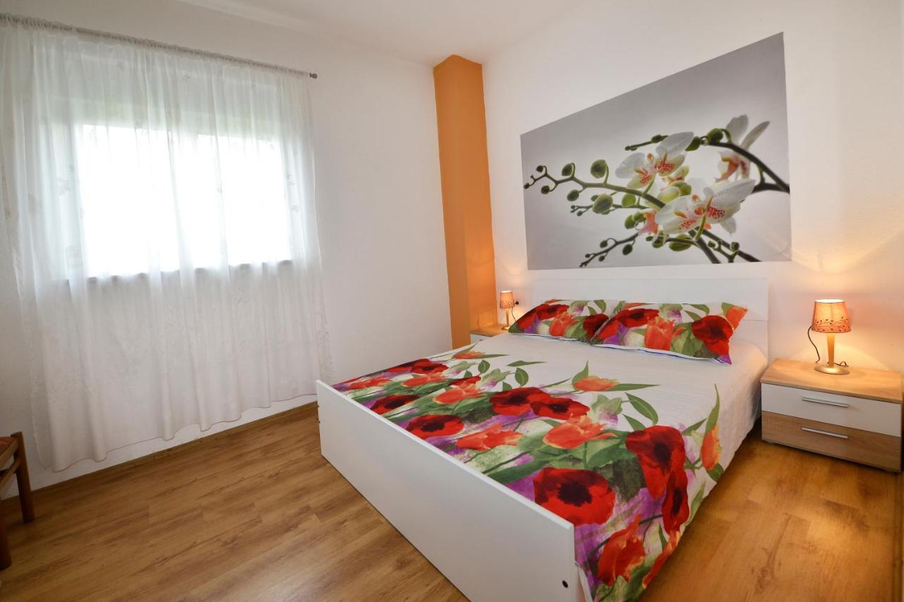 Apartments Ella โปเรช ภายนอก รูปภาพ