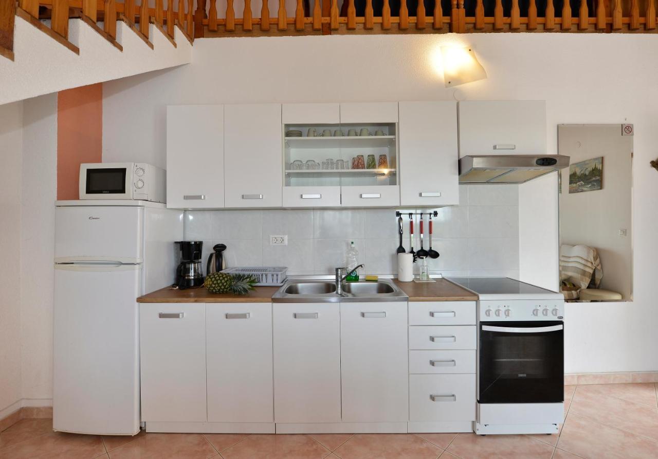 Apartments Ella โปเรช ภายนอก รูปภาพ