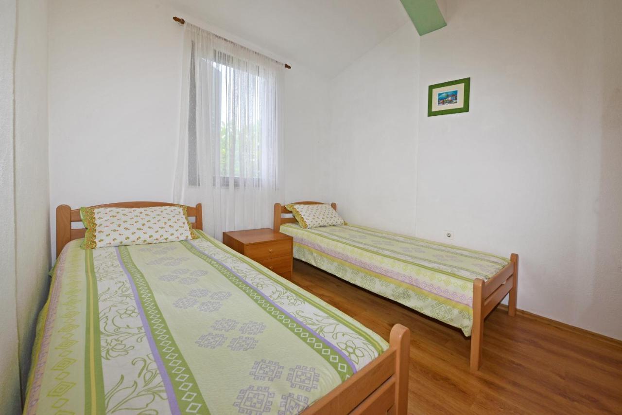 Apartments Ella โปเรช ภายนอก รูปภาพ