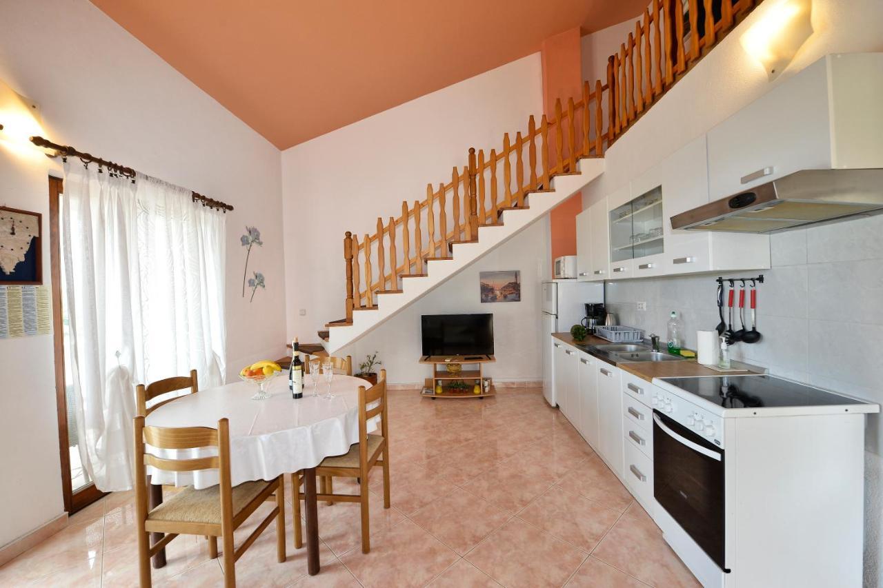 Apartments Ella โปเรช ภายนอก รูปภาพ