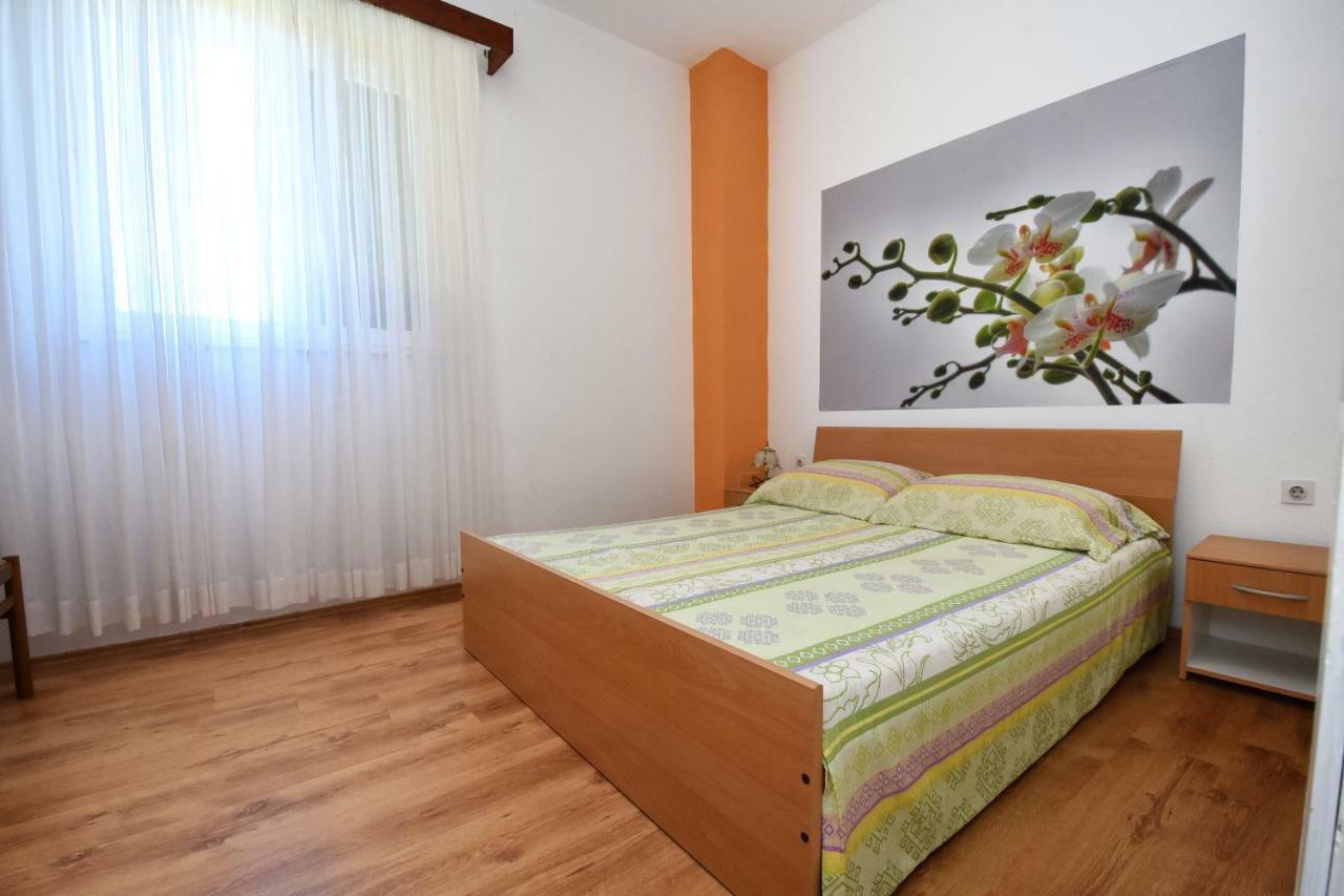 Apartments Ella โปเรช ภายนอก รูปภาพ